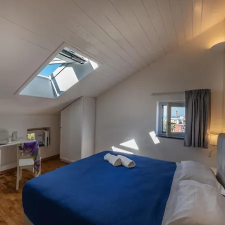 Pensión Coral White