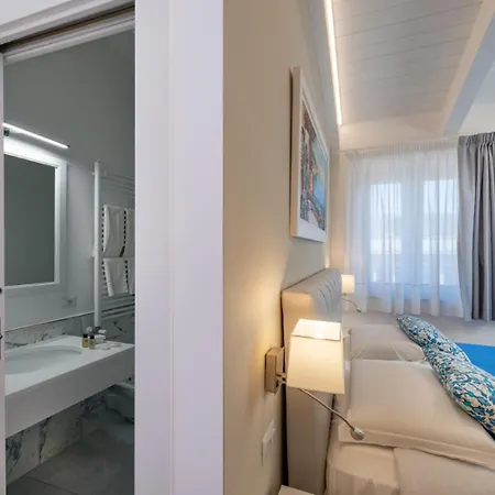 Coral White Guest house *